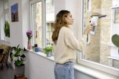 KARCHER WV 1 PLUS CAM TEMİZLEME MAKİNESİ